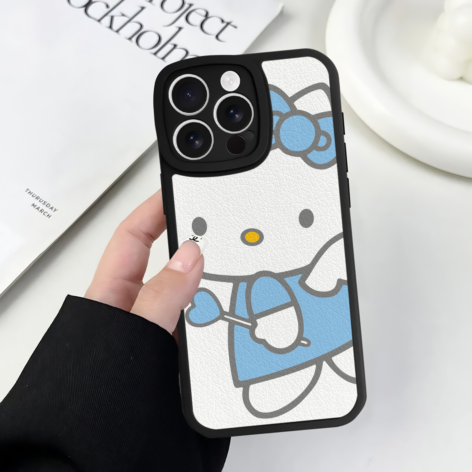 （画像用） Hello Kitty ハローキティ 【iPhone 16シリーズ対応】シリコンスマホケース（レザー調） 材質：シリコン